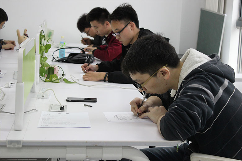 中科軟負(fù)責(zé)人進(jìn)行嚴(yán)格的監(jiān)場(chǎng)