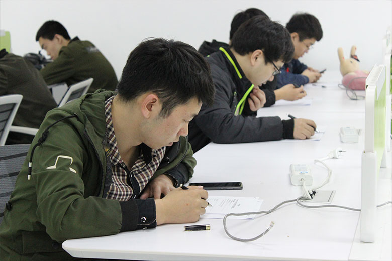 中科軟負(fù)責(zé)人進(jìn)行嚴(yán)格的監(jiān)場(chǎng)